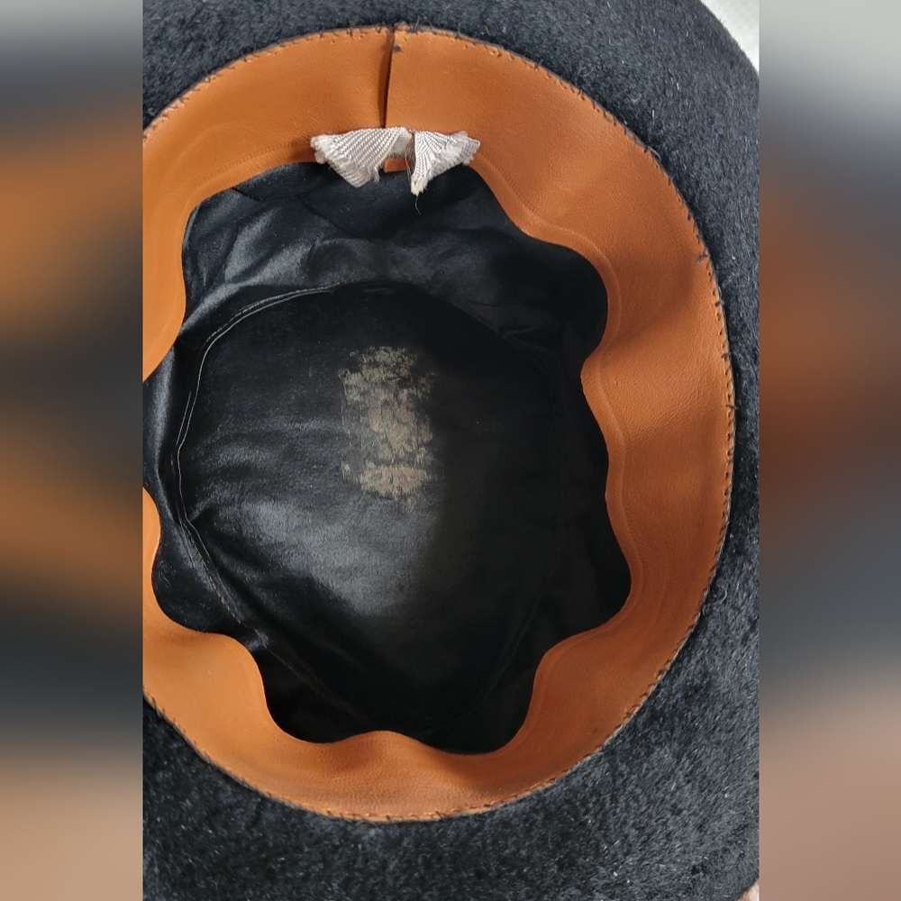 Vintage black felt hat - Picture 6 of 6